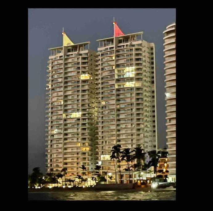 CONDO DE LUJO EN PLAYA ZONA DORADA CAMINO AL MAR - Housity