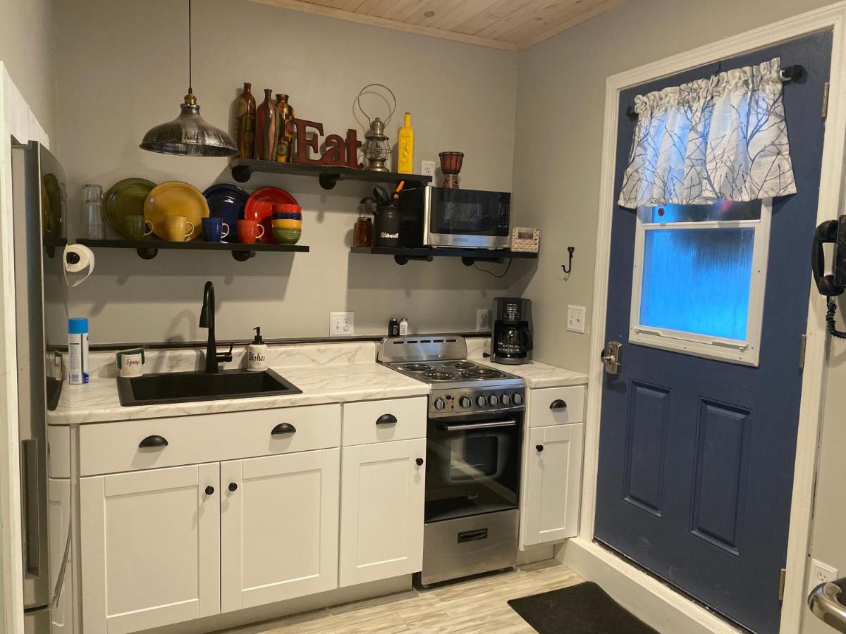 Perfect Cozy Lake Retreat - Central New Hampshire - Housity