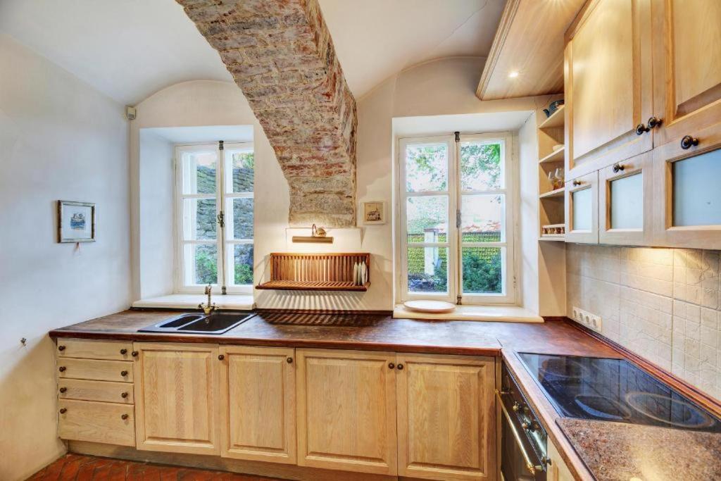 Cozy Old Town Historic House - Housity