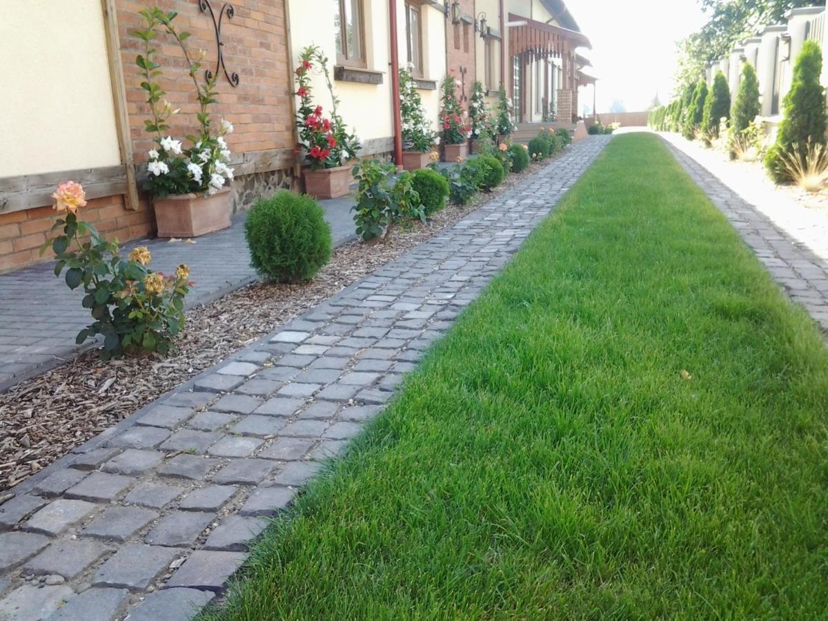Country Court - Housity