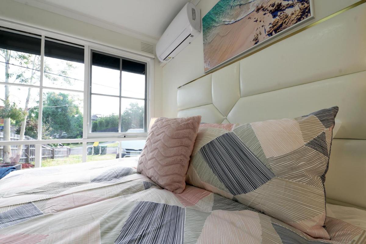 Frankston Beach House Staycation Pet Friendly Holiday House - Housity