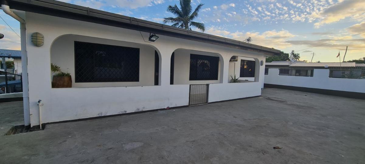 Bula Holiday Inn - Housity