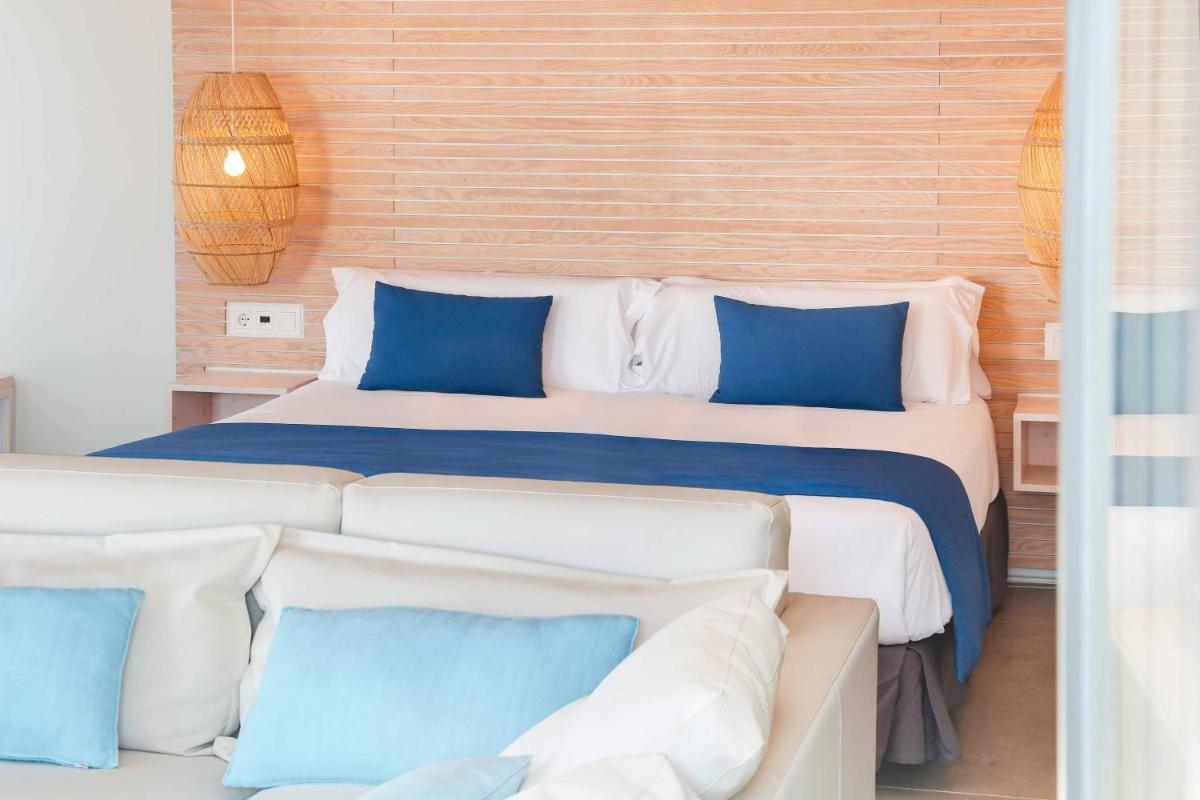 Cama o camas de una habitación en KAKTUS Hotel Kaktus Playa - Adults Recommended