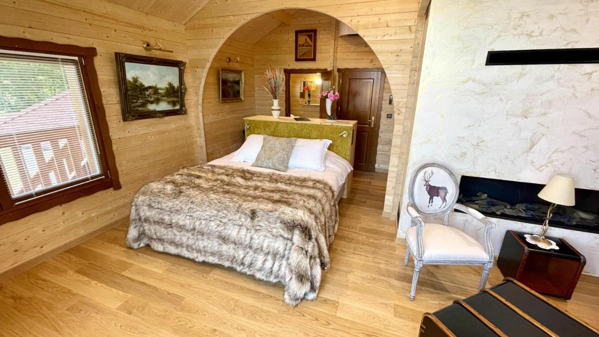 Un ou plusieurs lits dans un hébergement de l'établissement Hôtel du Domaine de La Grange de Condé