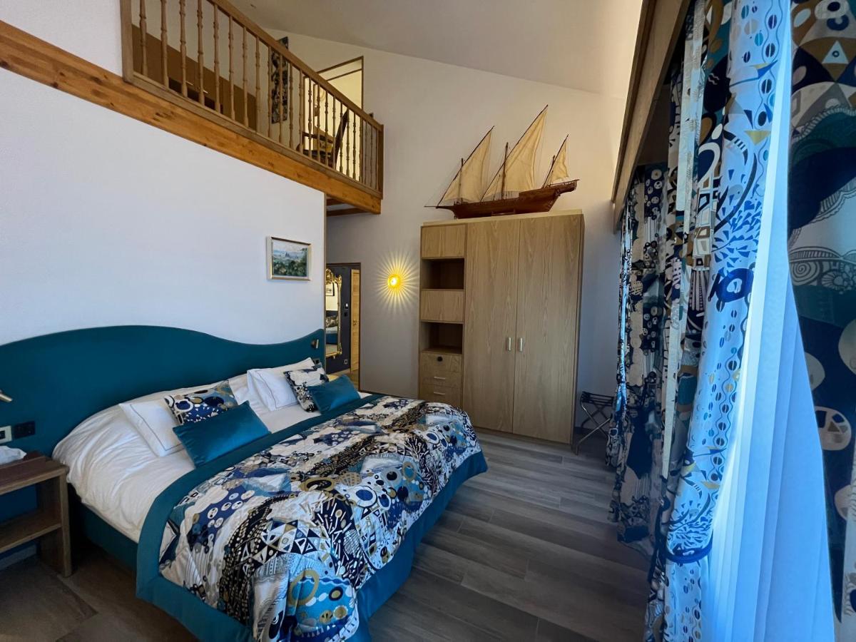 Un ou plusieurs lits dans un hébergement de l'établissement Hôtel du Domaine de La Grange de Condé