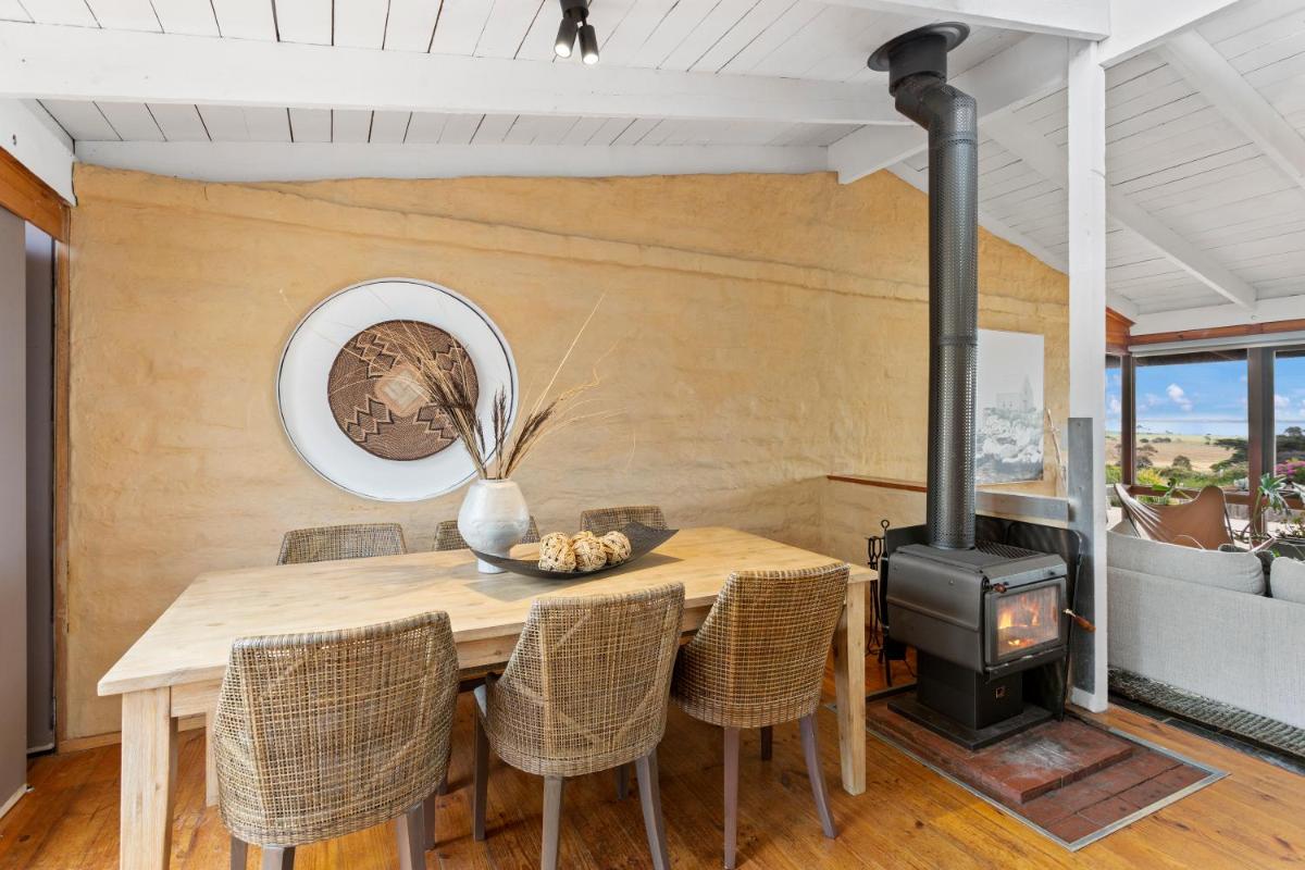 STUNNING PANORAMIC OCEAN VIEWS- A Perfect Getaway - Housity