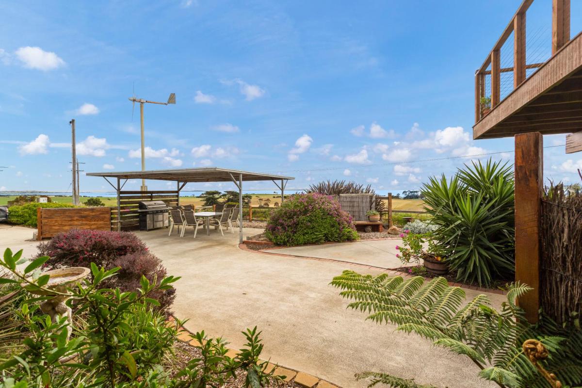 STUNNING PANORAMIC OCEAN VIEWS- A Perfect Getaway - Housity