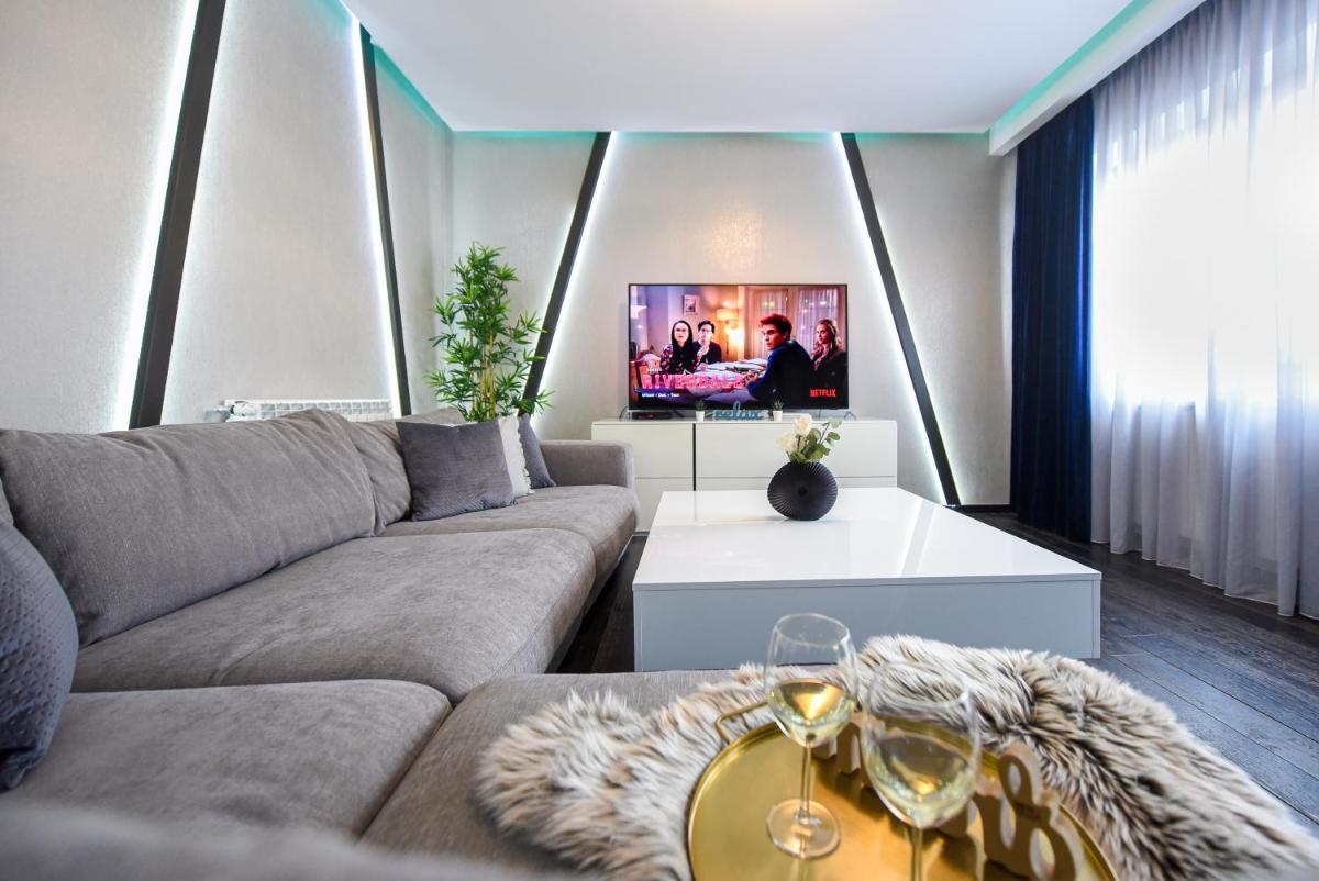 THE MAZE - Herastrau Penthouse &amp; Rooftop Terrace - Housity