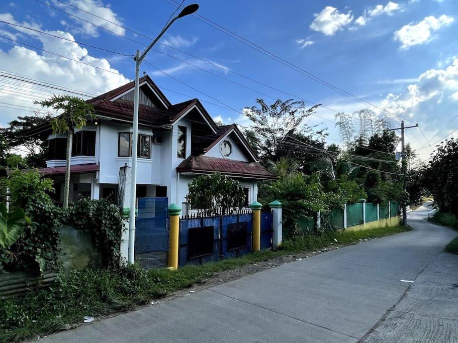 Charming 3-Bedroom Country Farm Home Pool ParkSprings Lipa - Housity