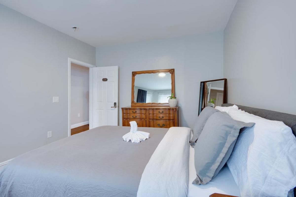 Boston Queen Bedroom - Housity