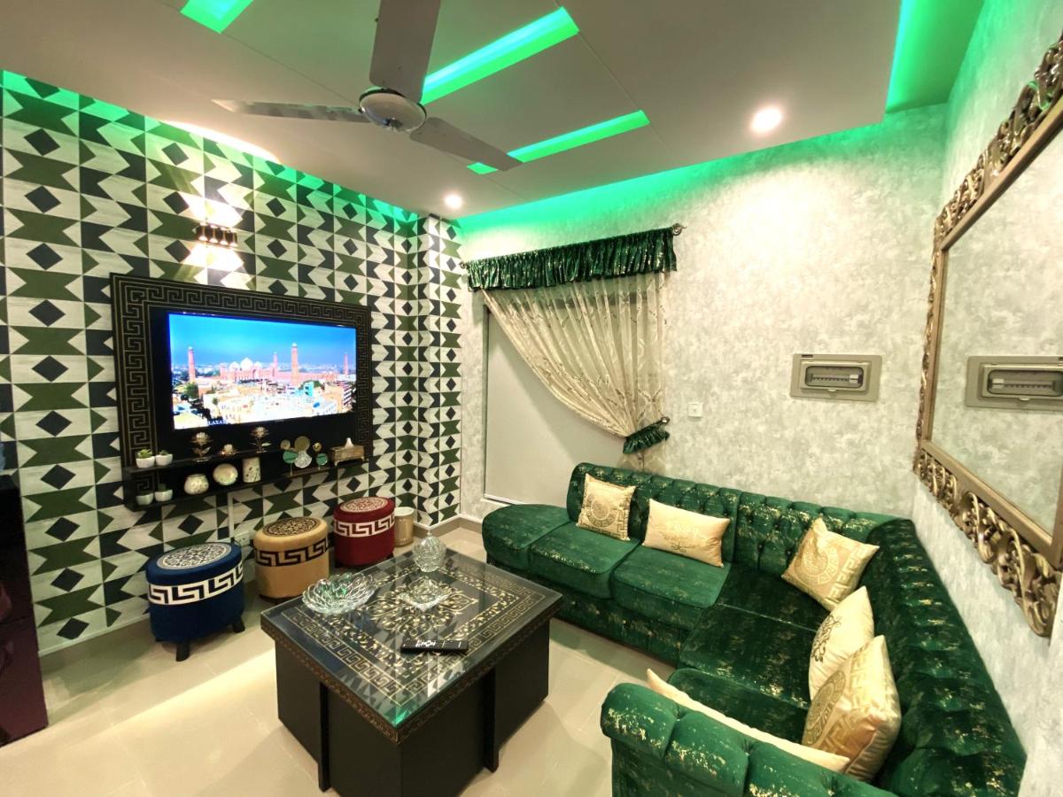 Majestic 2 Bedroom CONDO 1 Minute from GIGA Mall. - Housity