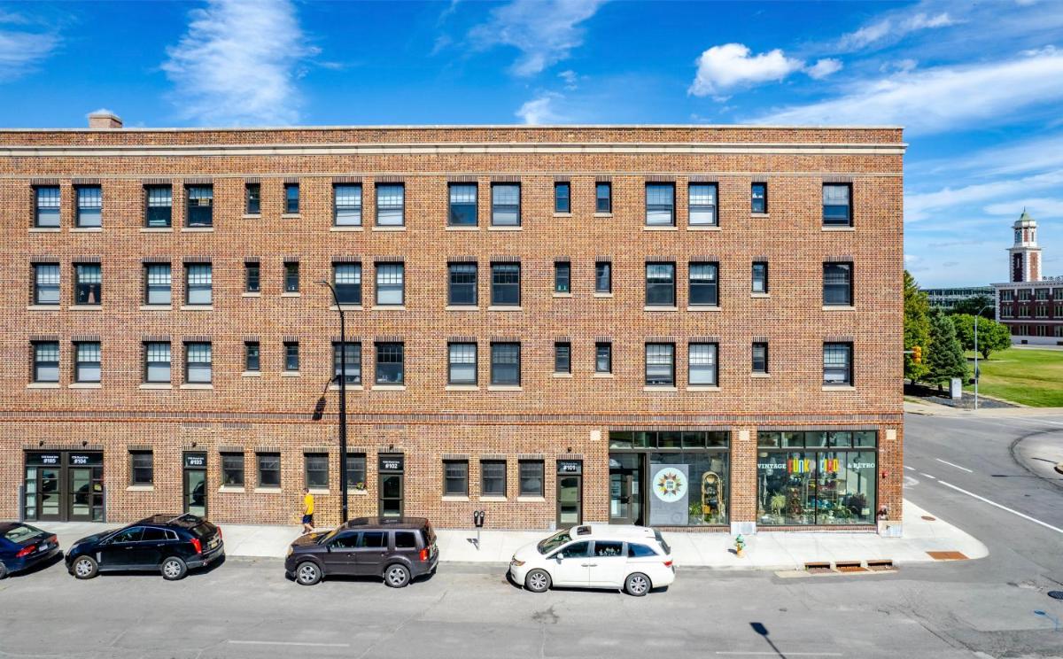 Comfortable & Spacious 1 Bedroom Studio Downtown - Housity