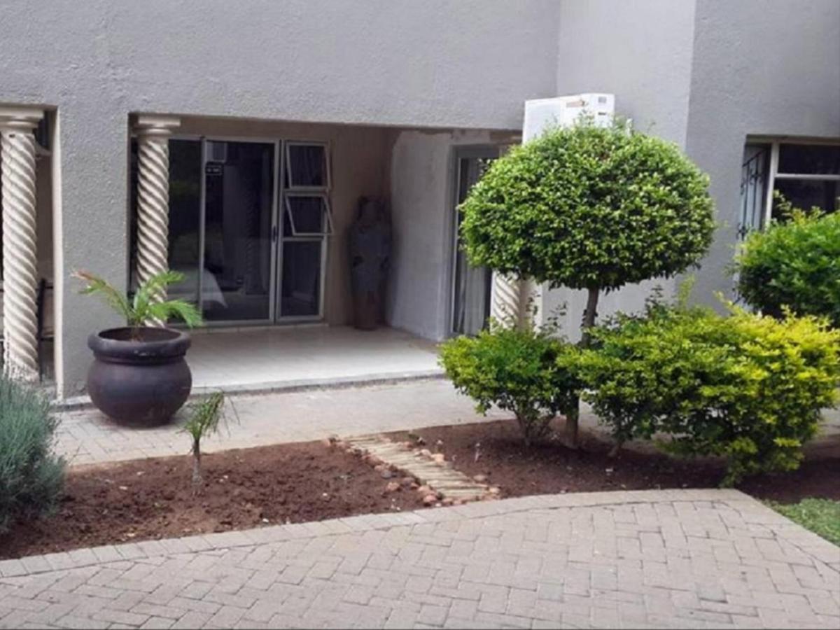 Toro Guest House - Housity