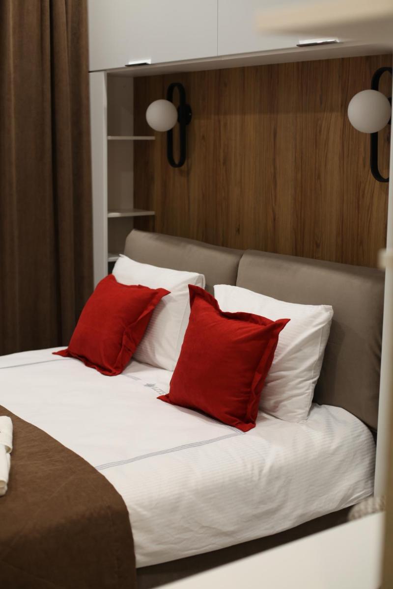 E-lite& Meatador - Housity