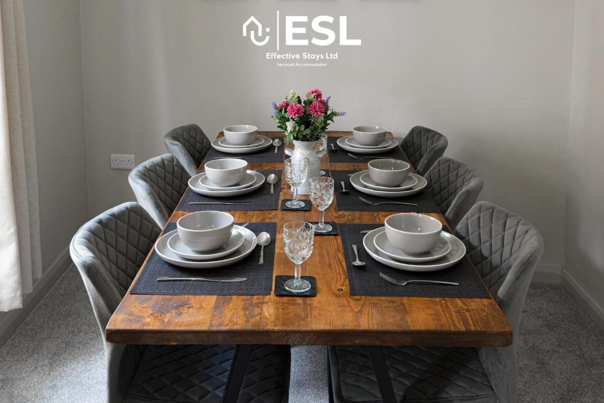 Comfy Modern 2 Bedroom Duplex Apartment with Sun Terrace - Housity