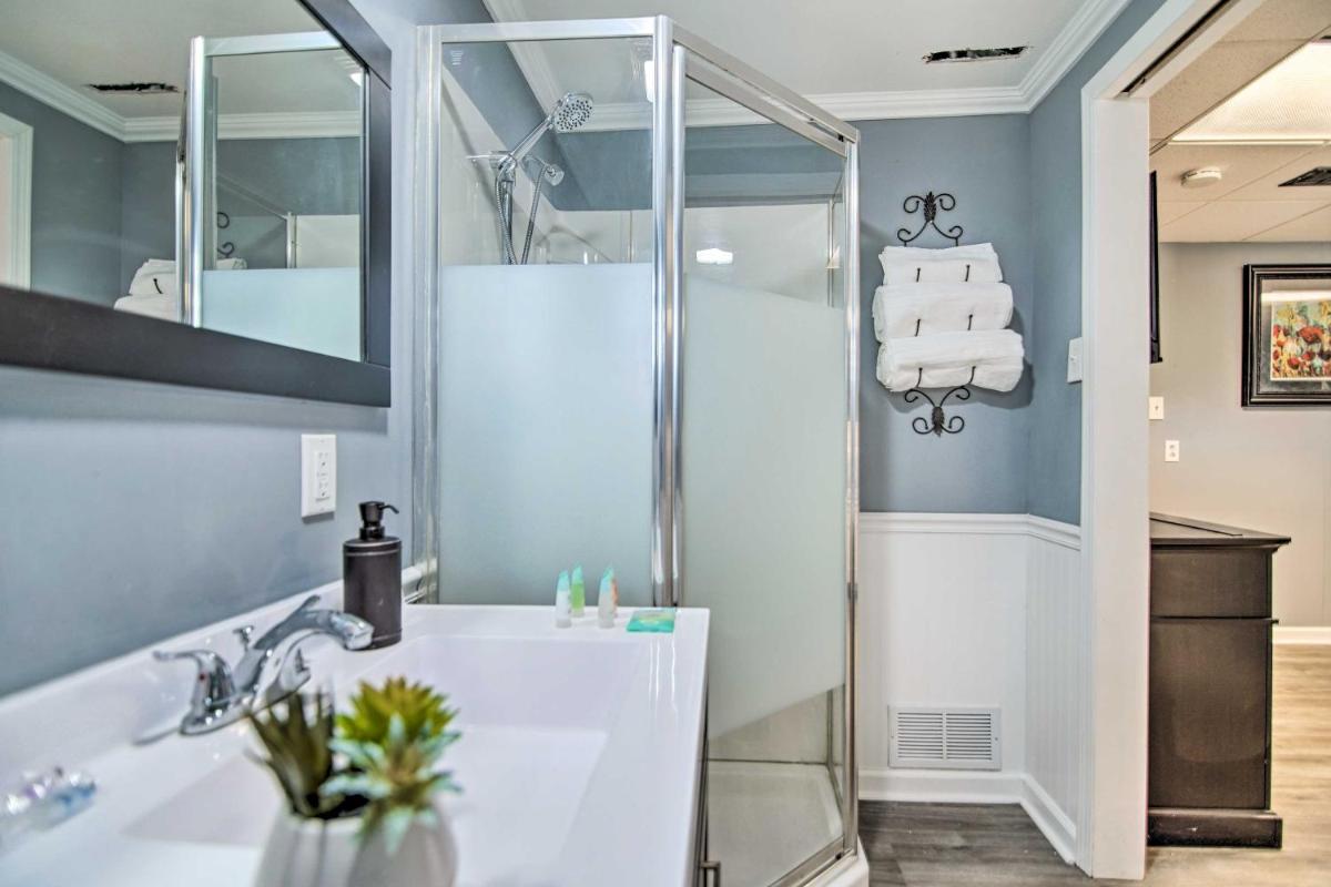 Chic Fox River Grove Home with Great Location! - Housity