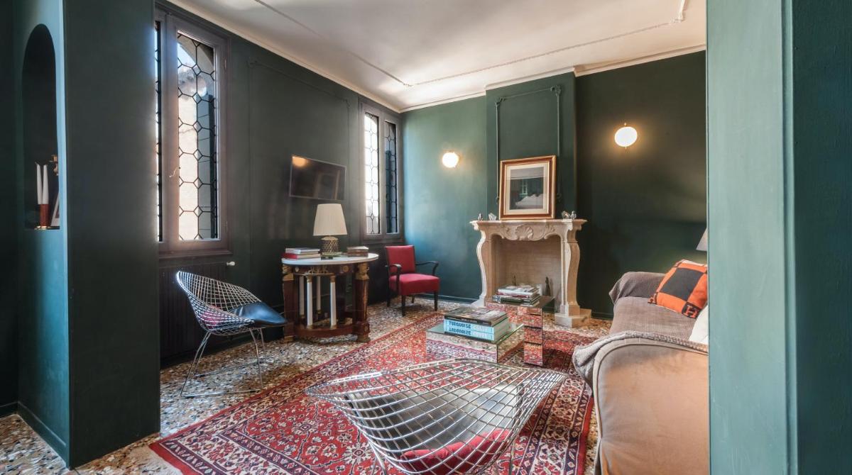 Stylish Renovated Apartment In The Heart Of The City - Housity