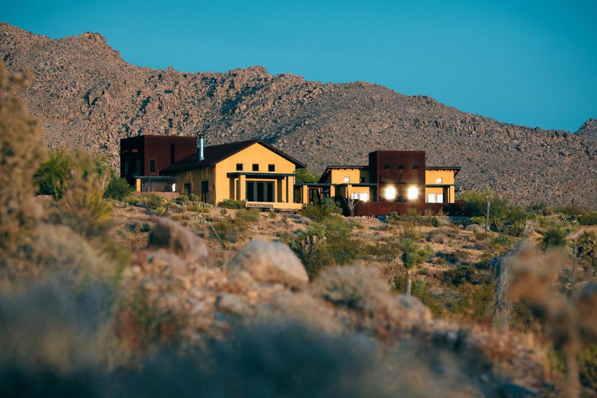 Sacred Sands - Entire Property - Housity