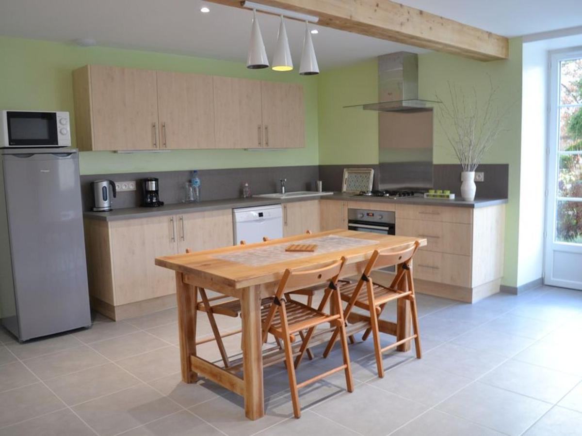Maison Charentaise Rénovée: 3 Ch, Terrasse, Piscine Chauffée, Sauna, Jardin, Équipements Bébé, WiFi - FR-1-653-80 - Housity