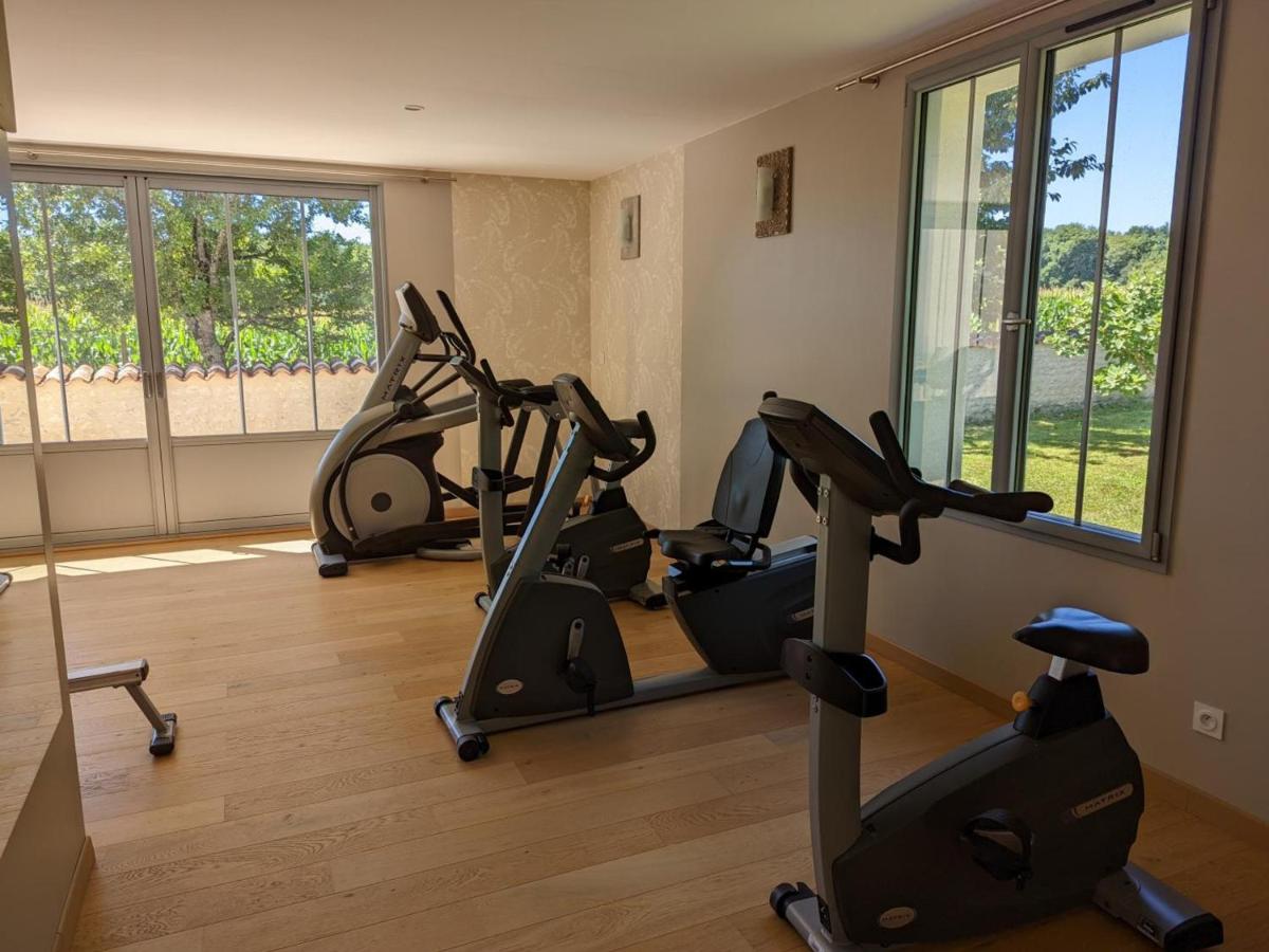 Maison Charentaise Rénovée: 3 Ch, Terrasse, Piscine Chauffée, Sauna, Jardin, Équipements Bébé, WiFi - FR-1-653-80 - Housity
