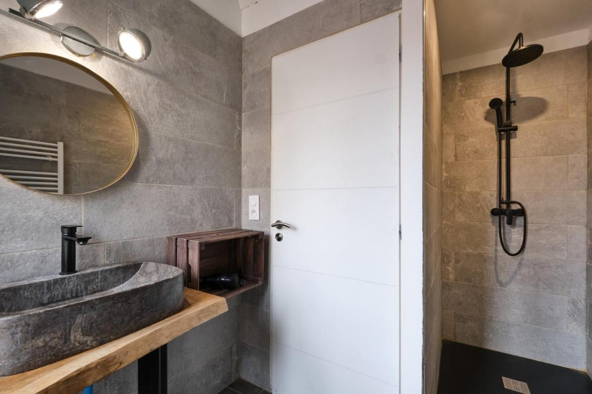 Melina - jacuzzi - maison avec cour climatisée proche cité médiéval - Housity