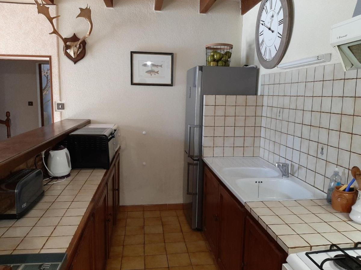 Maison familiale avec jardin paysagé, cheminée, wifi, et proche de La Rochefoucauld - FR-1-653-164 - Housity