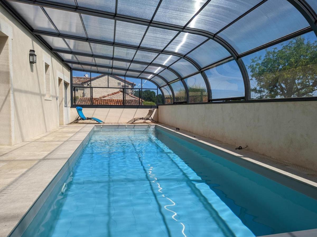 Gîte rénové avec piscine chauffée, sauna, fitness et jardin à Salles-de-Barbezieux - FR-1-653-218 - Housity