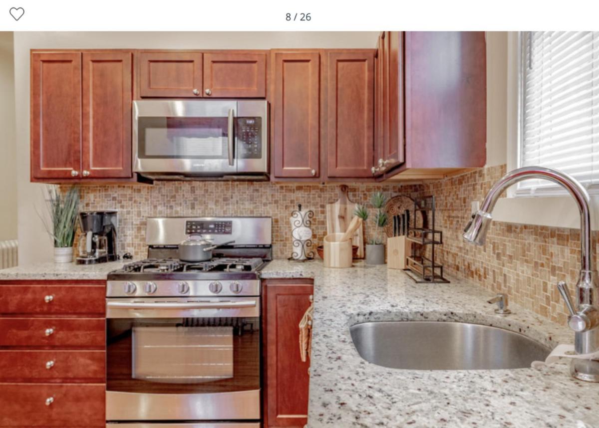 Private Master Bedroom for Rent W/ King Size Bed - Housity