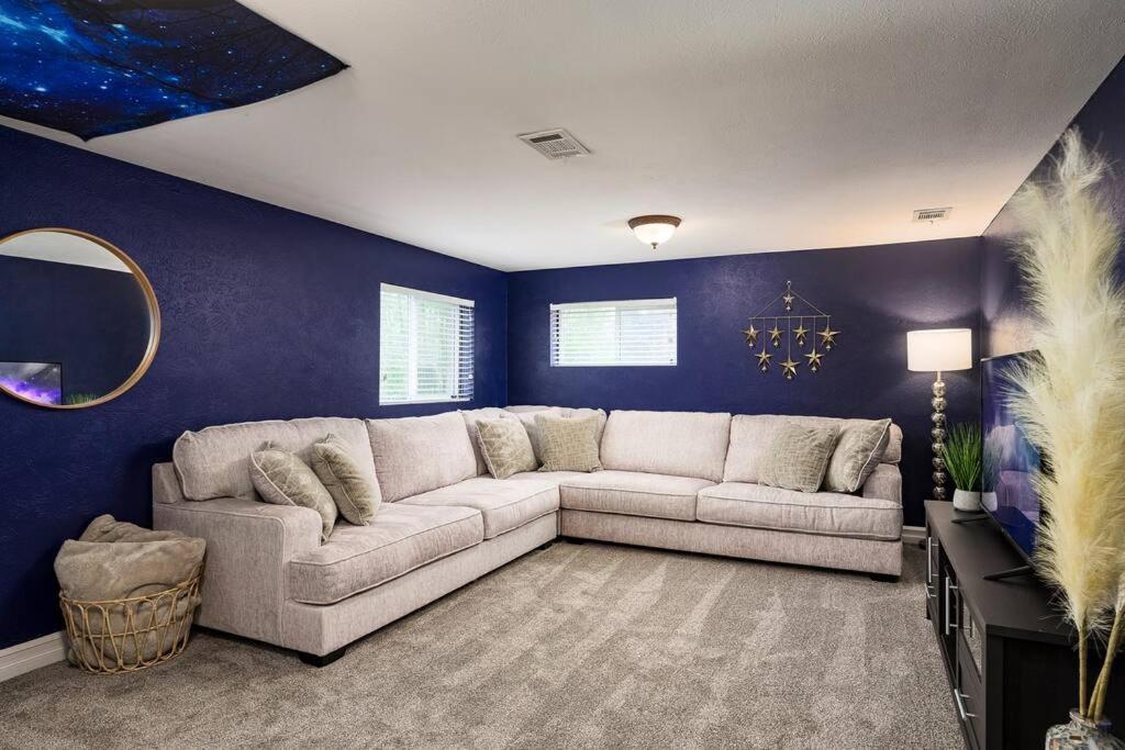 Cosmic Getaway - Family Friendly - Foosball - 15 min to downtown - Housity