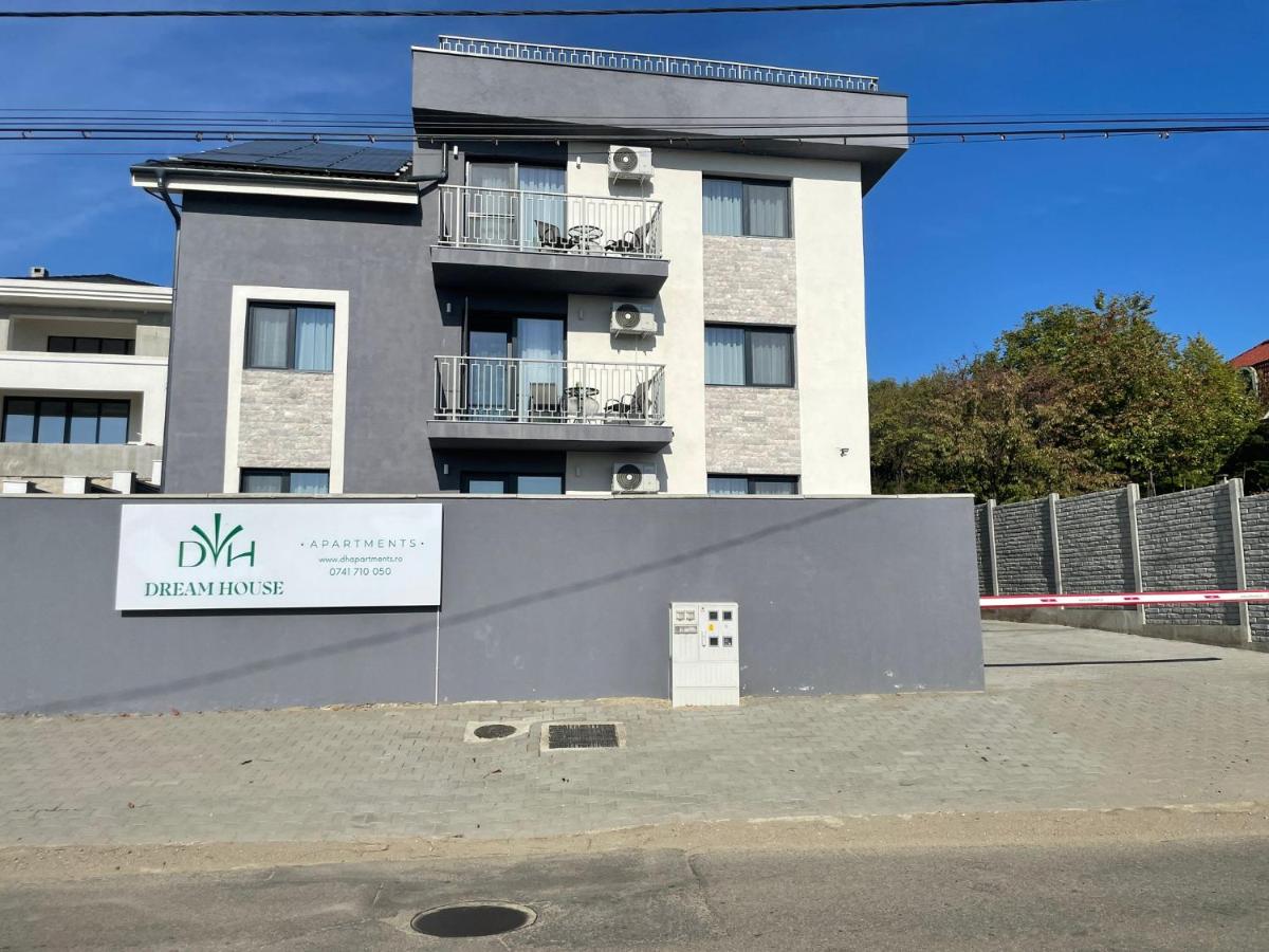 Penthouse DH Apartments - Housity