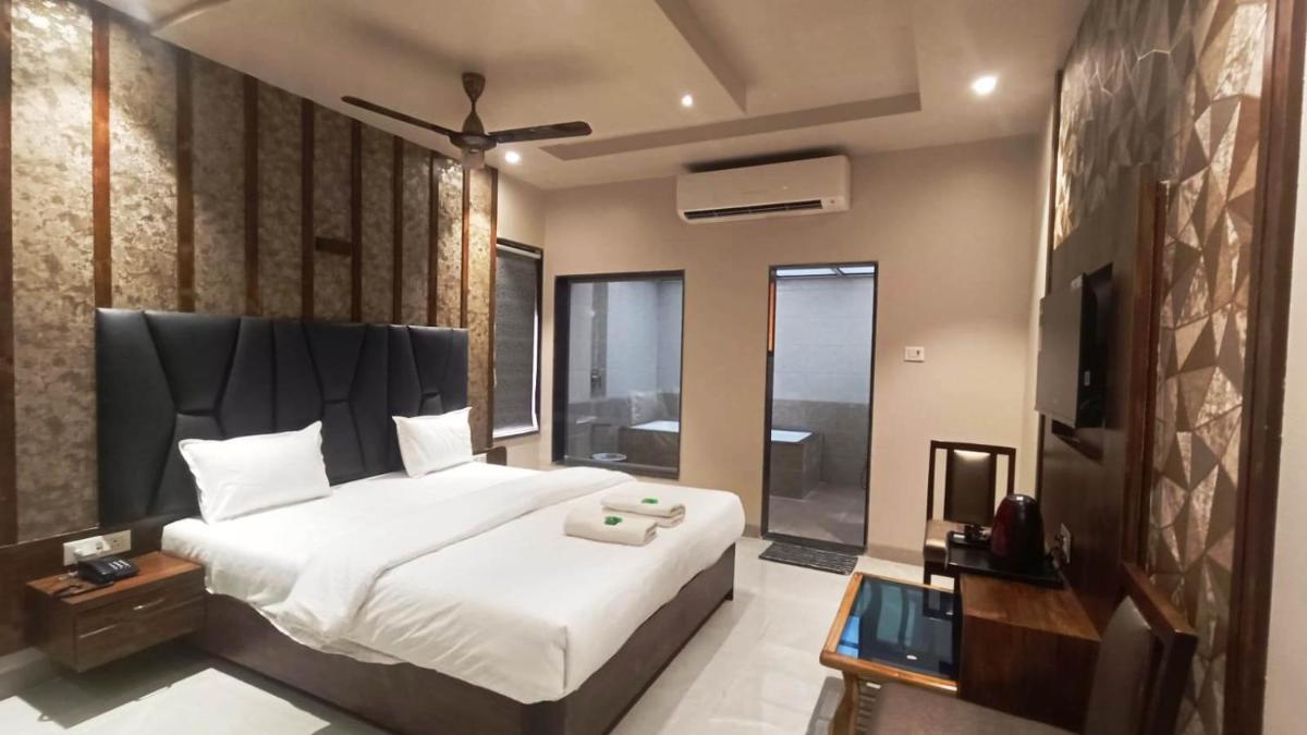 Hotel Apratim - Housity