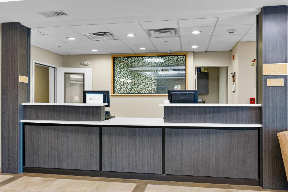 Candlewood Suites Erie by IHG - Housity