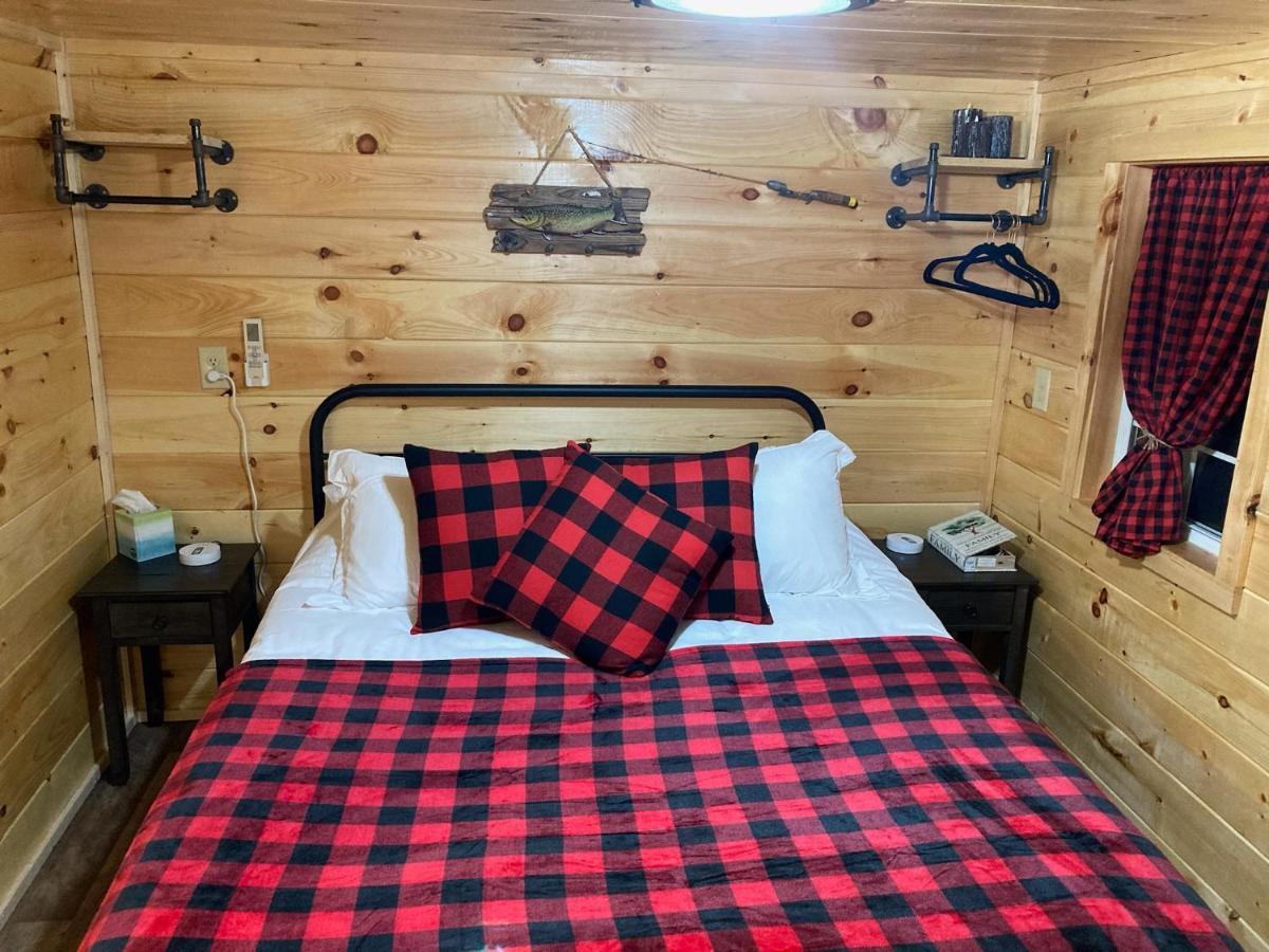 Knotty Pines Cabin near Kentucky Lake, TN - Housity