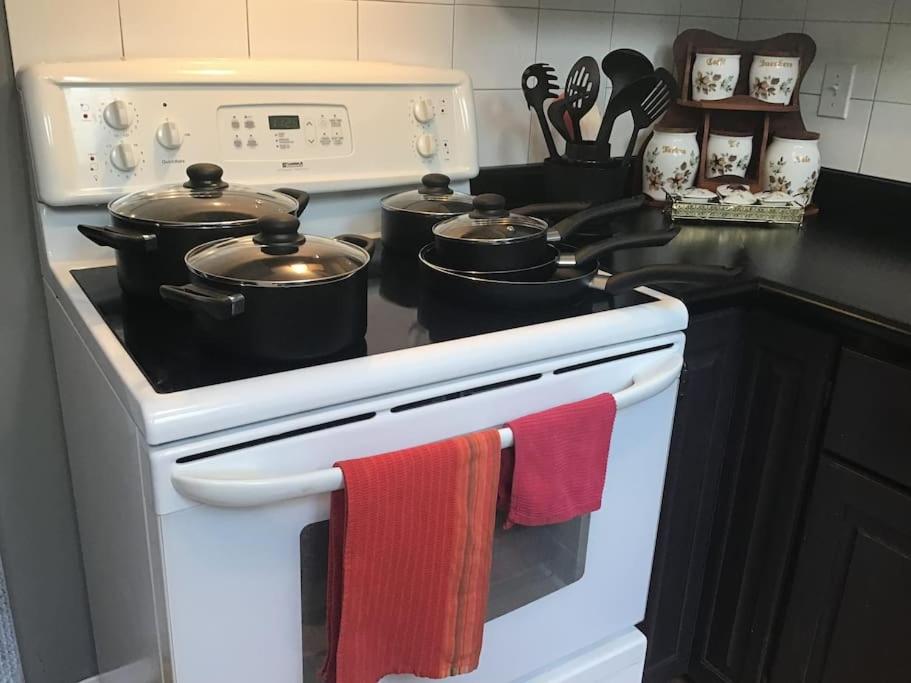Quiet home on private quarter acre lot with great view - Housity