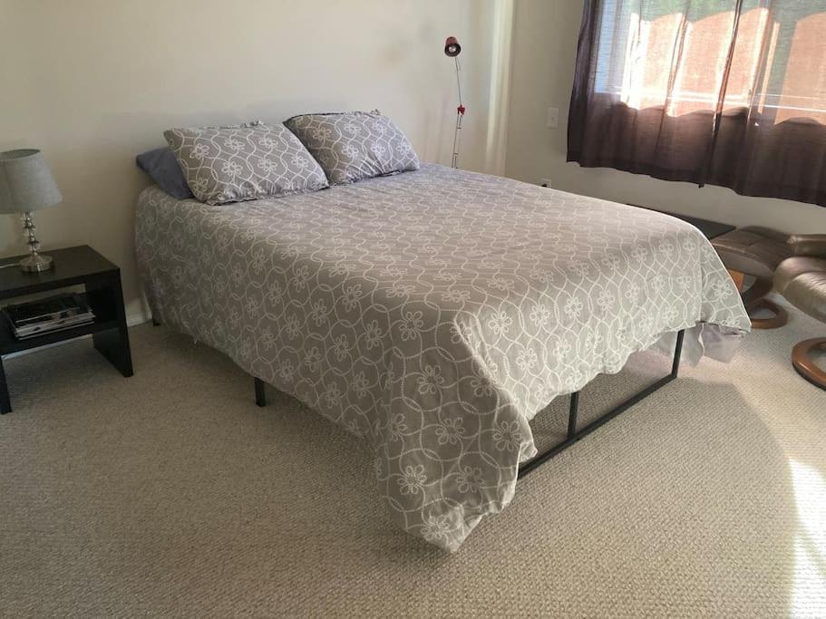 Quiet home on private quarter acre lot with great view - Housity