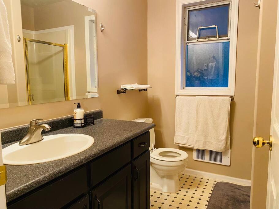 Quiet home on private quarter acre lot with great view - Housity