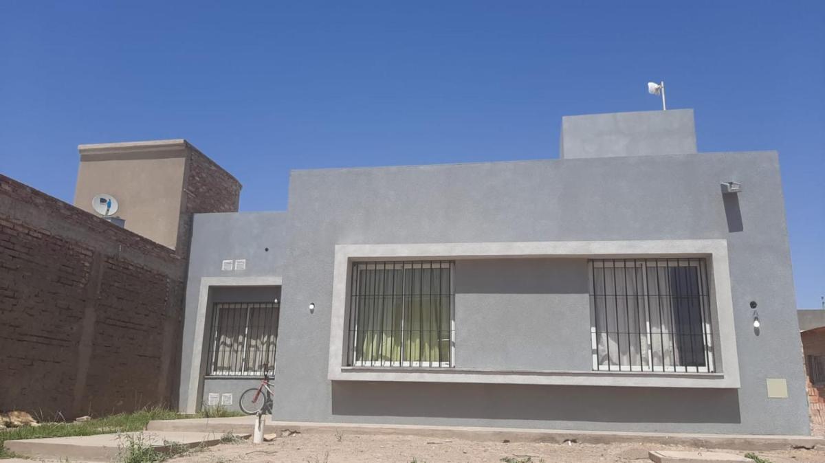 CASA CON PILETA BARRIO PRIVADO SAN JUAN ARGENTINA - Housity