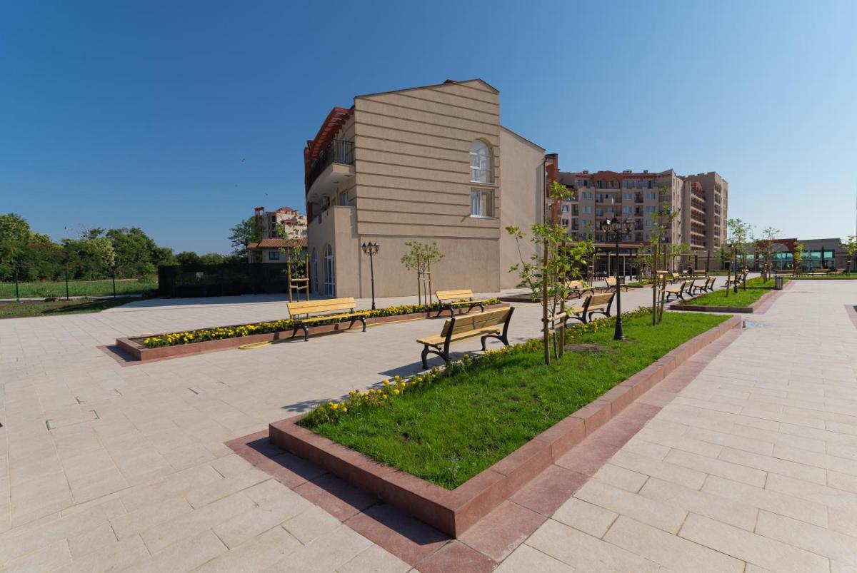 Sunrise River Beach Resort - Housity