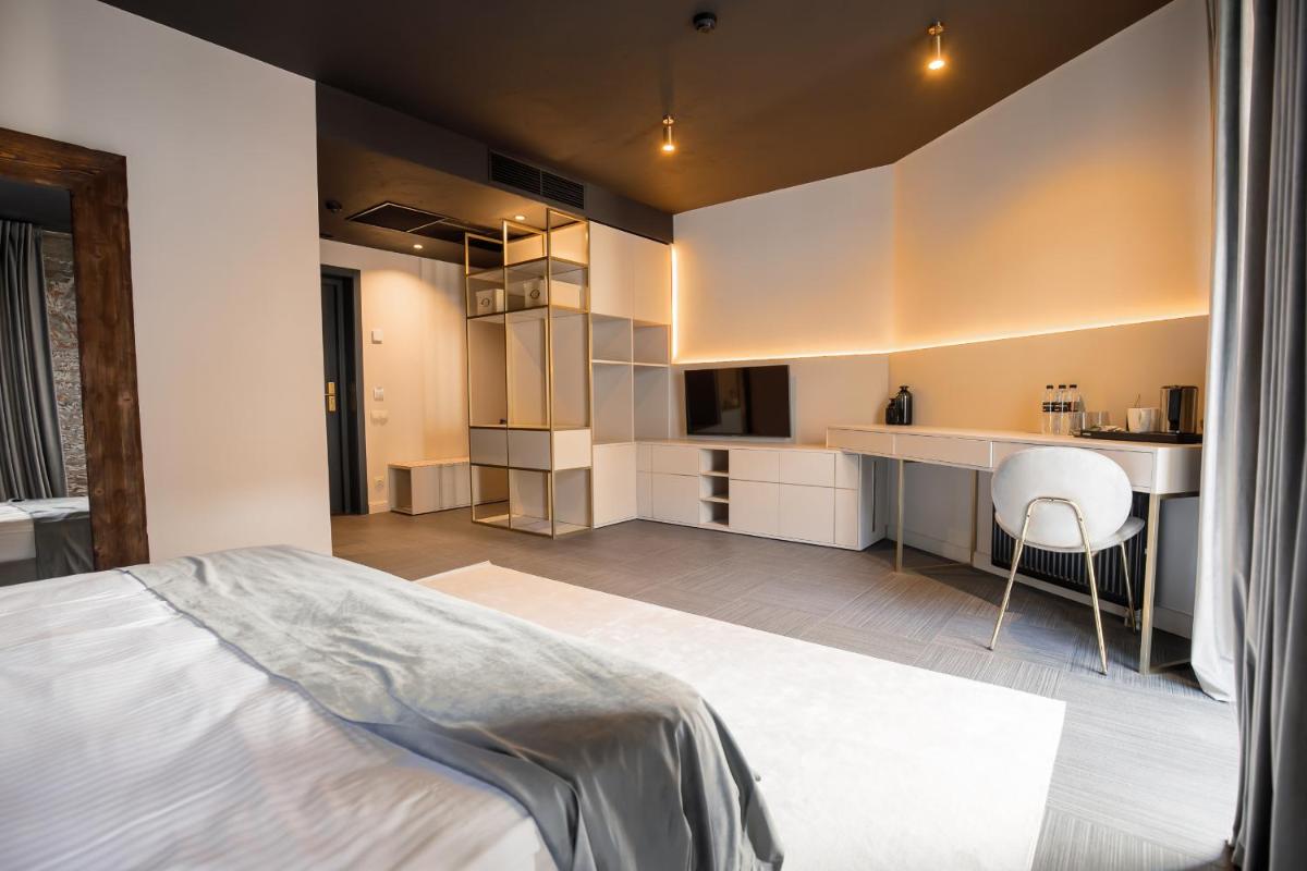 Victoria Deluxe Hotel - Housity
