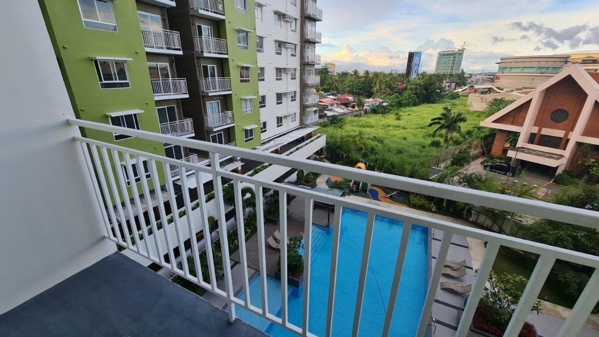 Mesatierra Davao Condo Staycation - Housity