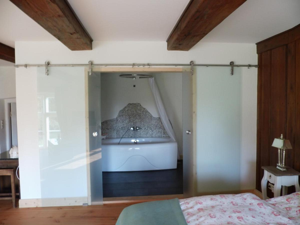 Ein Bett oder Betten in einem Zimmer der Unterkunft Herrenhaus Borghorst