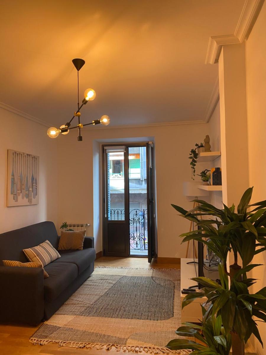 Apartamento Amplio y Central a pie de Playa la Concha - Housity