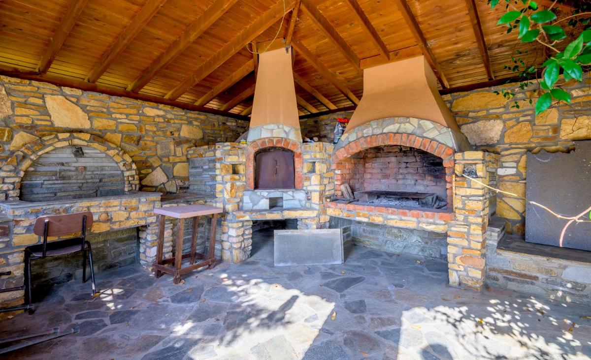 Luxurious Villa with gorgeous view and BBQ - Housity