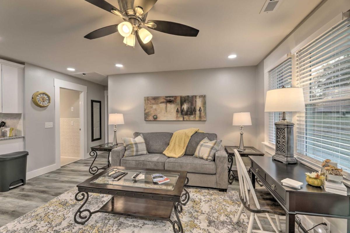 Classy Pet-Friendly Home, Near Hiking and Boating - Housity