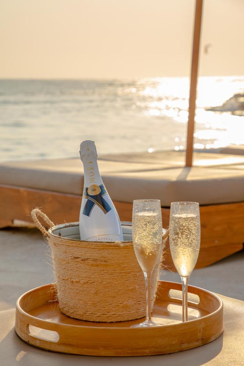 Wala beach club - Housity