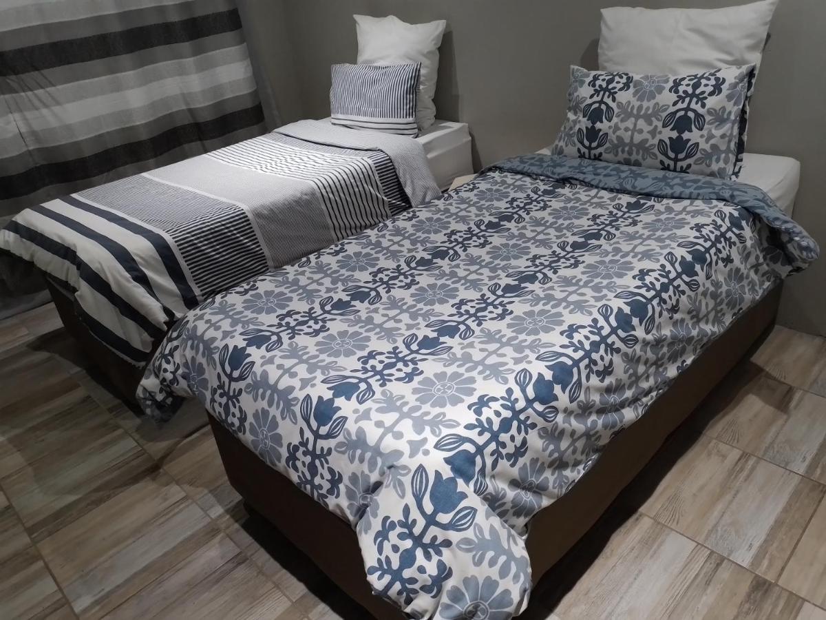 1 bedroom self-catering -R5 - Housity