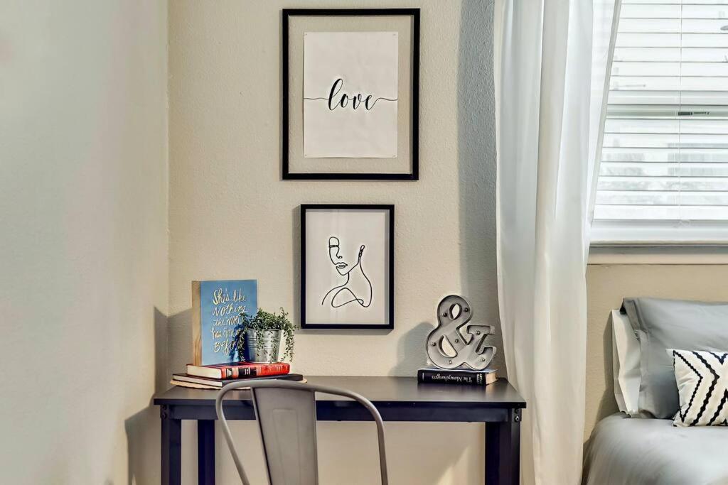 Dallas Boutique Flat + Arboretum Tickets Included - Housity