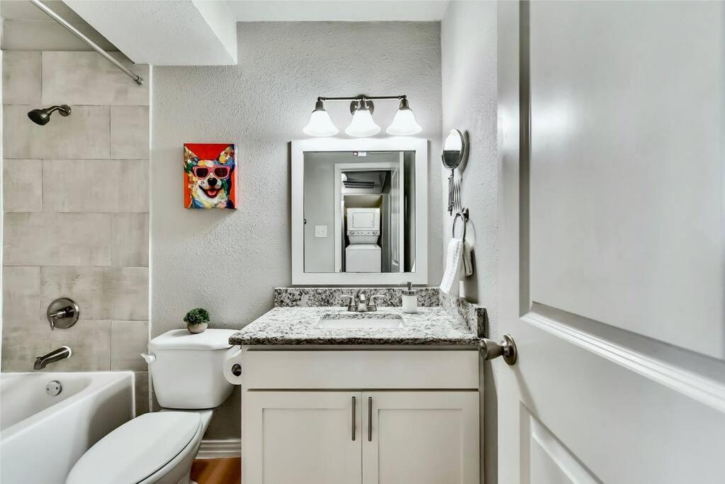 Dallas Boutique Flat + Arboretum Tickets Included - Housity