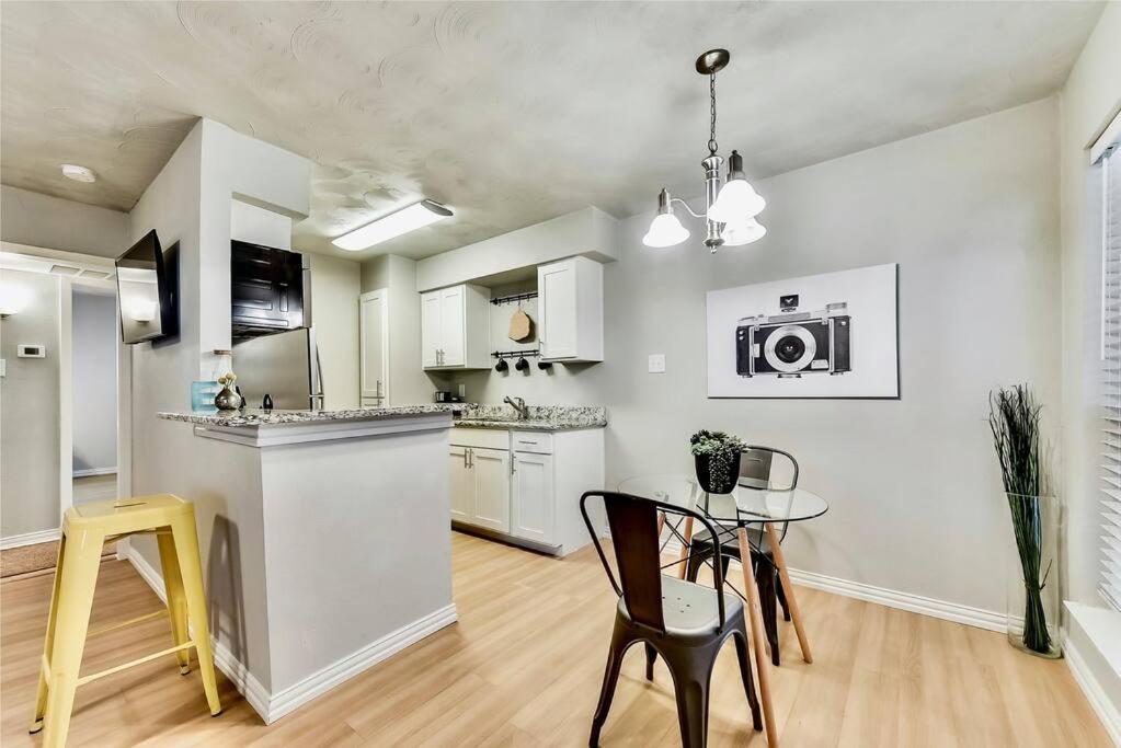 Dallas Boutique Flat + Arboretum Tickets Included - Housity