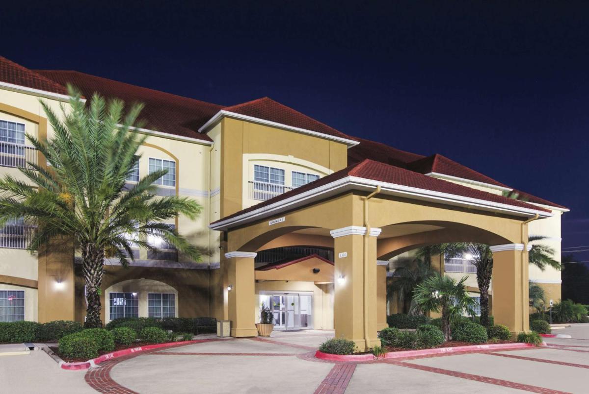 La Quinta by Wyndham Bay City - Housity